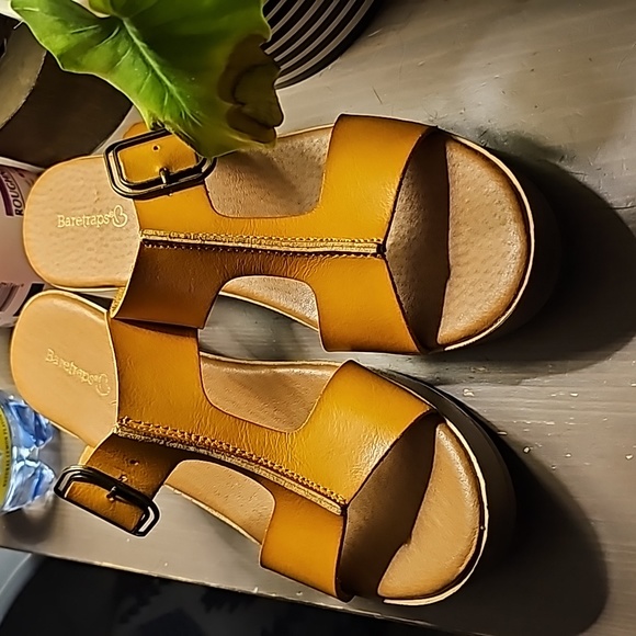 STUNNING BARETRAPS GWENNEY BLOCK HEEL SANDAL CARAMEL - Picture 2 of 9